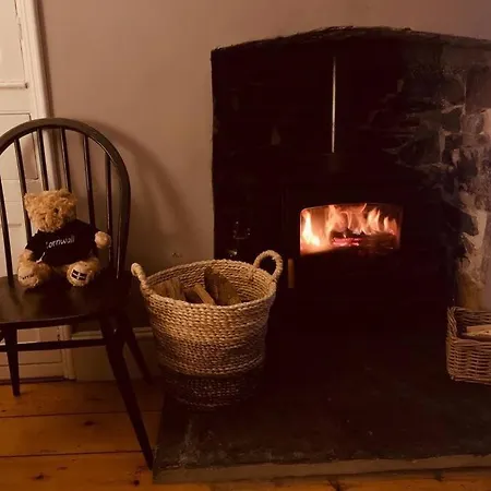 Lovely Beside Surf Beaches & Canal Holiday home