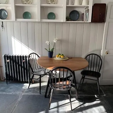 Lovely Beside Surf Beaches & Canal Holiday home Bude