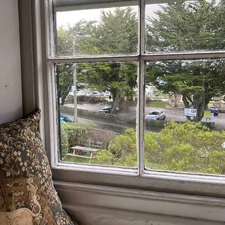 Lovely Beside Surf Beaches & Canal Holiday home *