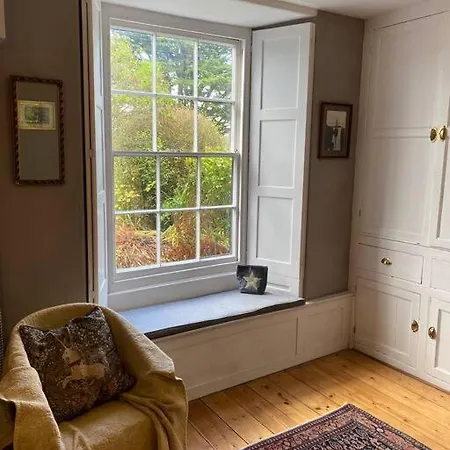 Lovely Beside Surf Beaches & Canal Holiday home