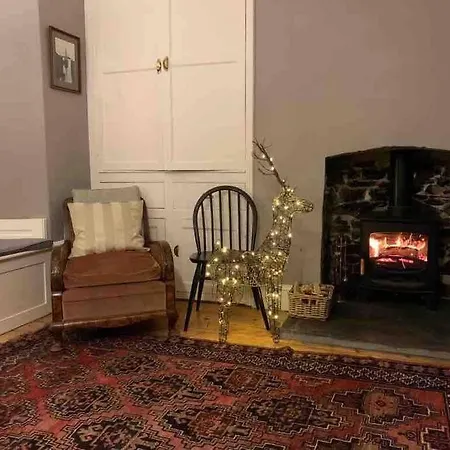 Lovely Beside Surf Beaches & Canal Bude